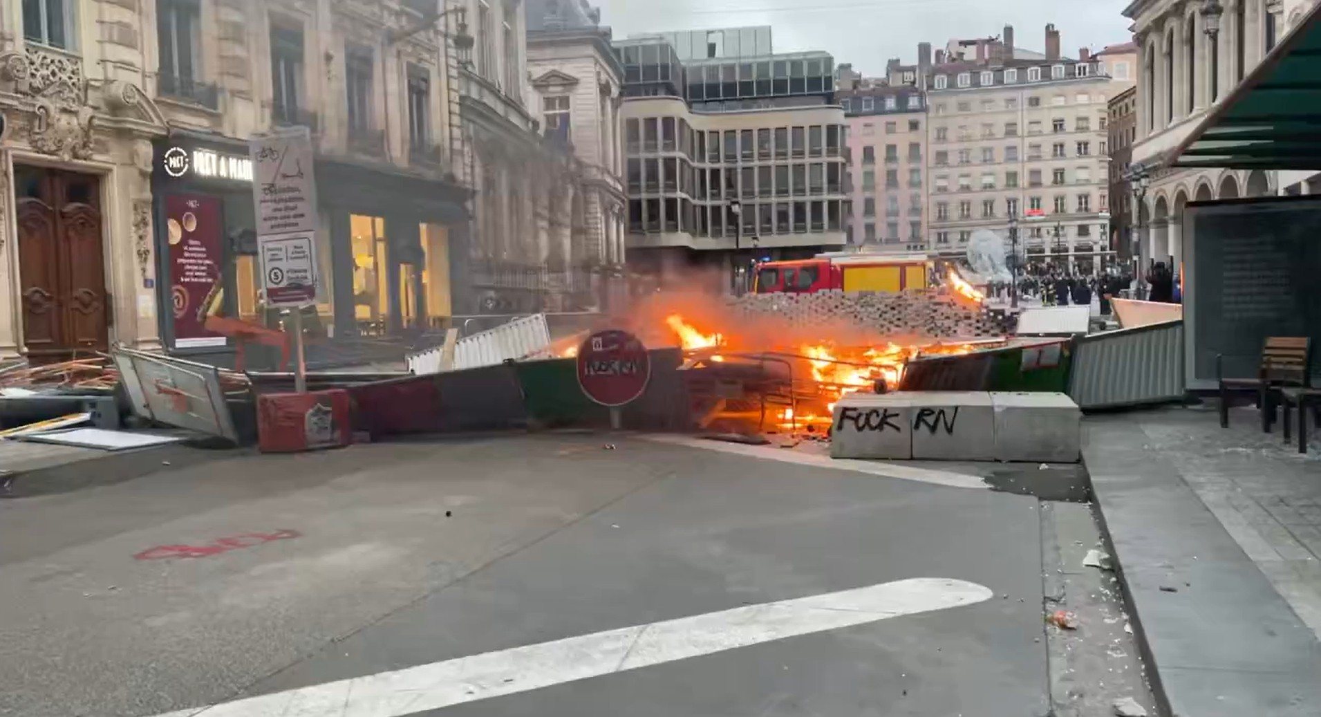 Las imágenes capturadas durante la jornada de protestas muestran la magnitud del estallido social.