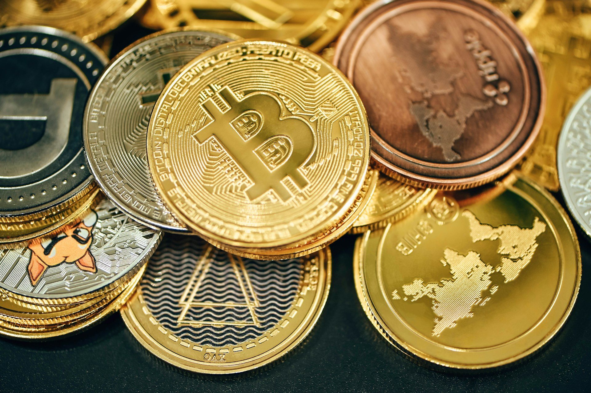 Binance suspende retiros tras sufrir un presunto hackeo histórico de miles de millones de dólares