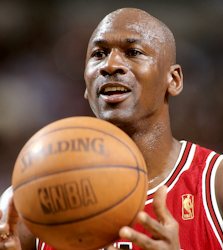 Subastan camiseta de Michael Jordan por $14 millones